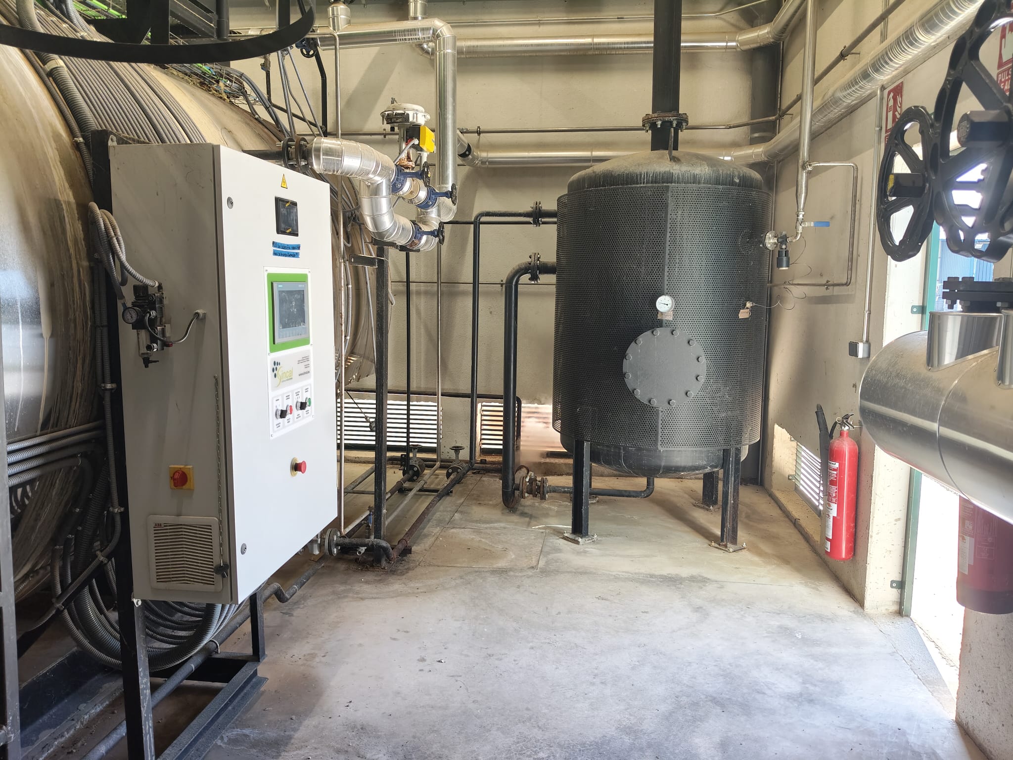 Depósito e instalación industrial de calderas